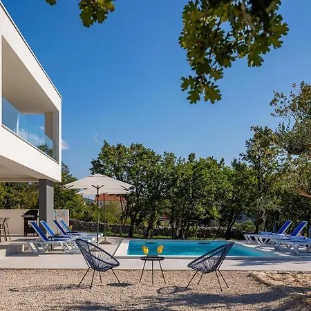 Amazing Deep Villa Maslenica